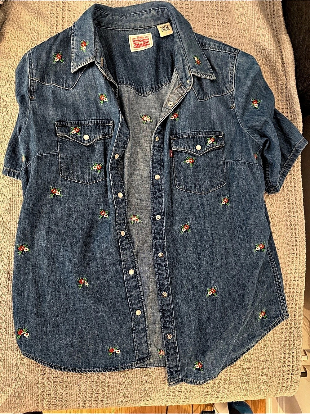 Levi Strauss & Co. Women's Embroidered Denim Shirt Size Medium
